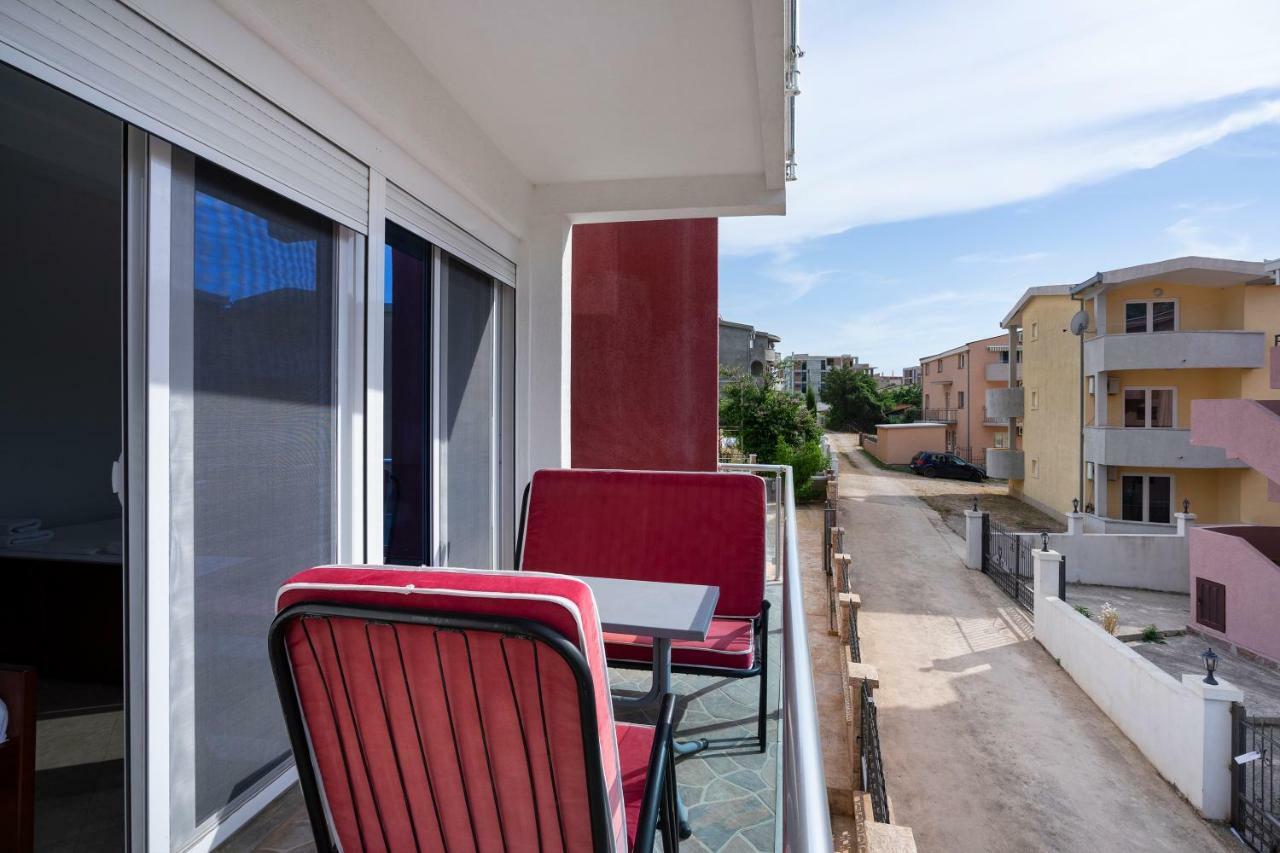 Apartments Vila A1 Добра-Вода Экстерьер фото